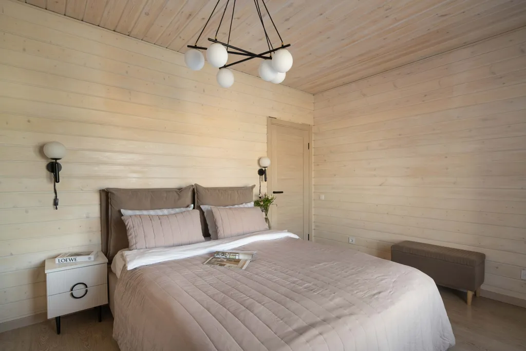 Загородный дом на берегу реки со своим пляжем