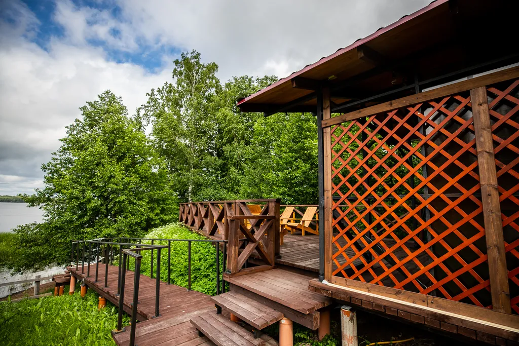 Дом на берегу озера