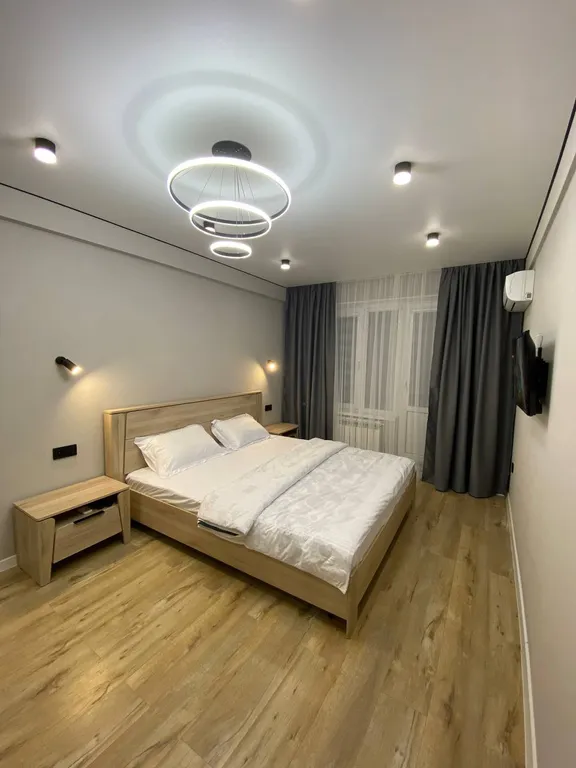 Чистая и современная квартира с видом на горы в центре города