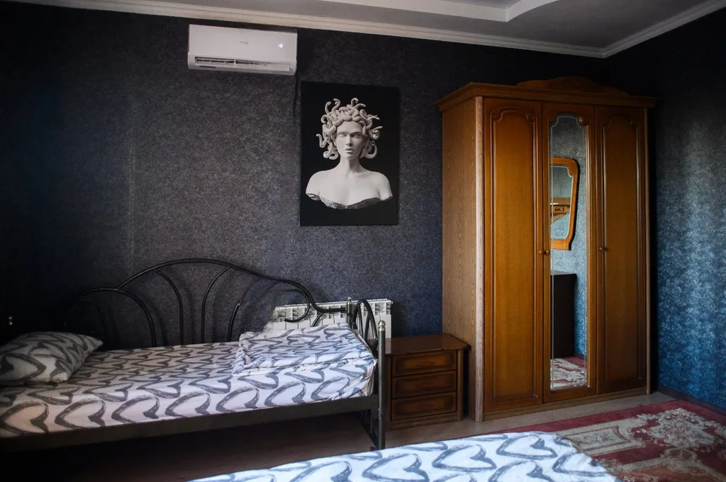 Просторный комфортабельный коттедж в центре города с банным чаном