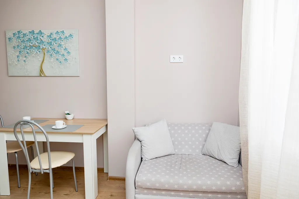 Апартаменты Домино возле набepeжной pеки Иртыш