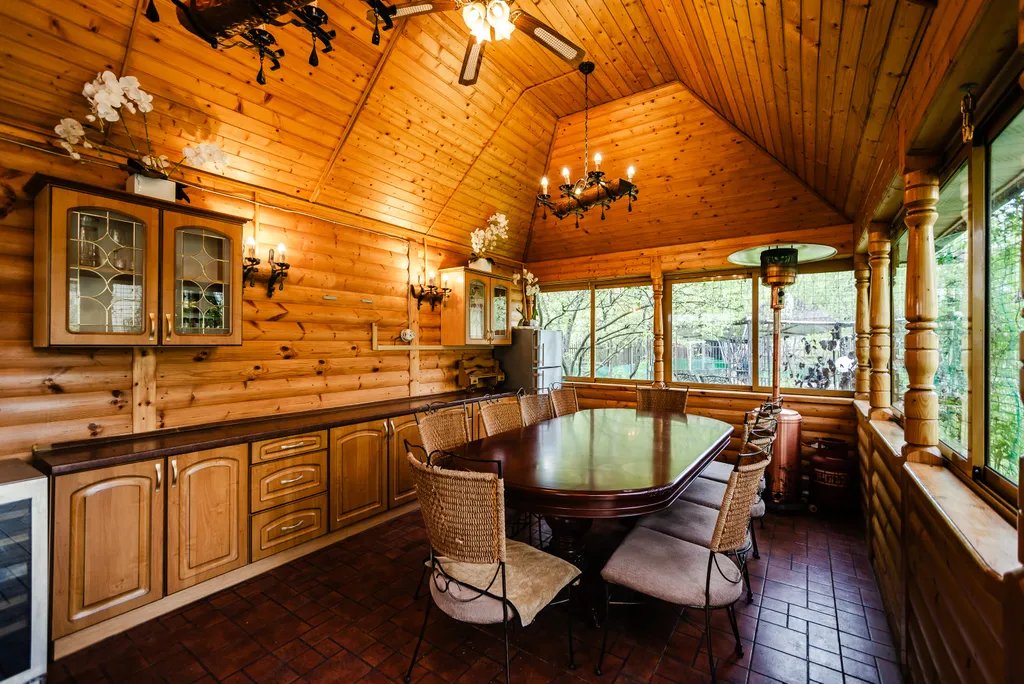 Дом с бассейном и сауной