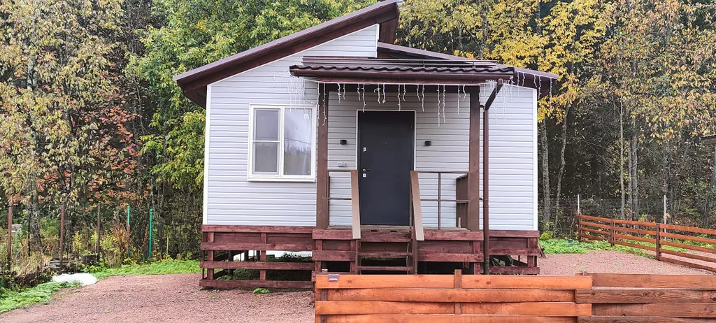 Дом у скалы