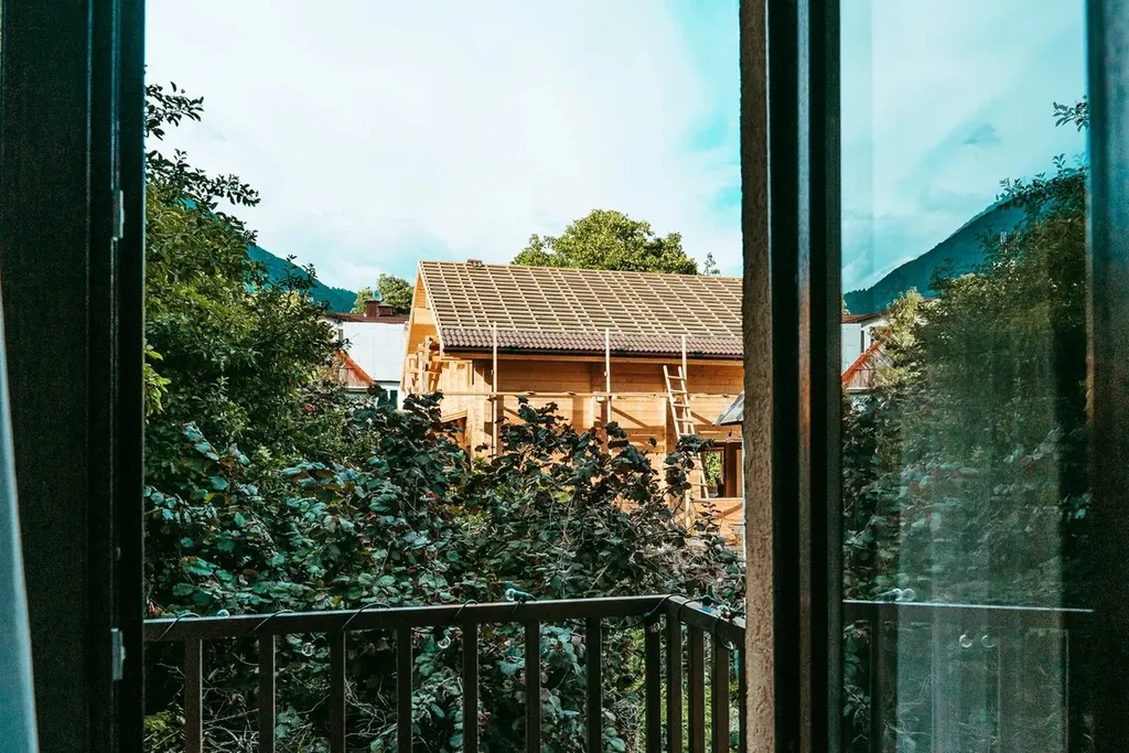 Зелёная студия в сердце гор