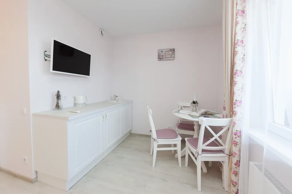 Красивая студия с видом на озеро в расширенном центре