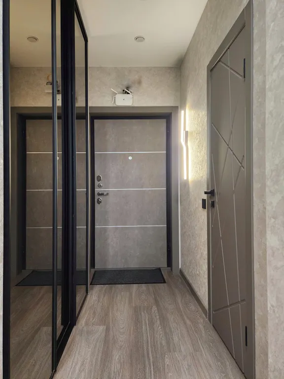 Просторная студия для четырёх человек