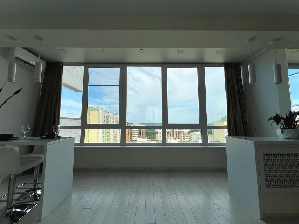 студия с панорамным видом