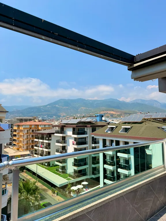 Двухуровневые апартаменты с видом на море и горы