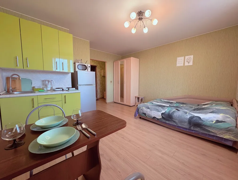 Green Apartment с ванной и большим ТВ