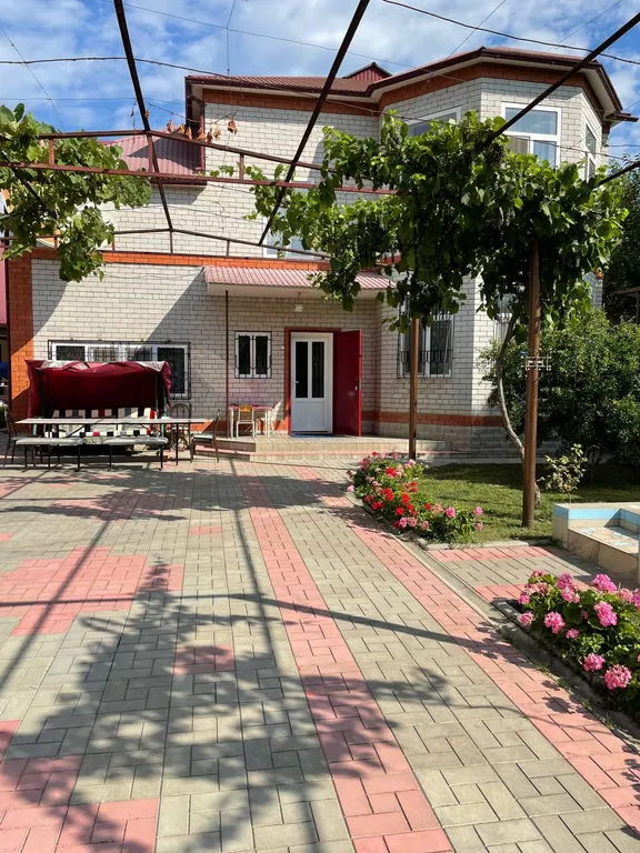 Коттедж с бассейном