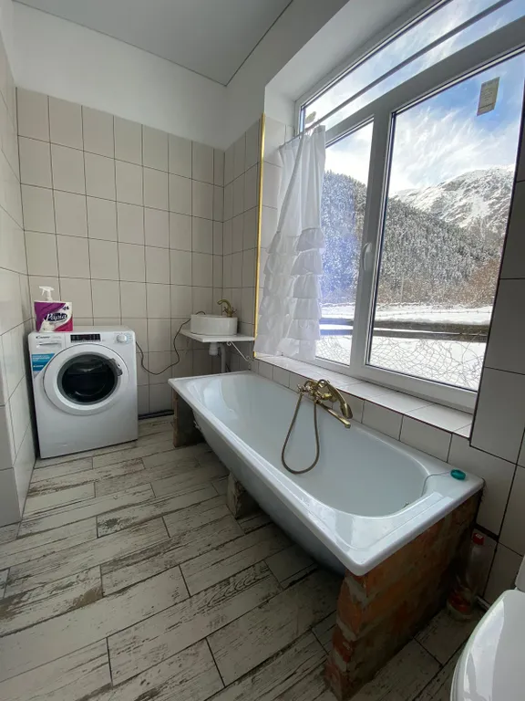 Новый дом с видом на сосновый лес