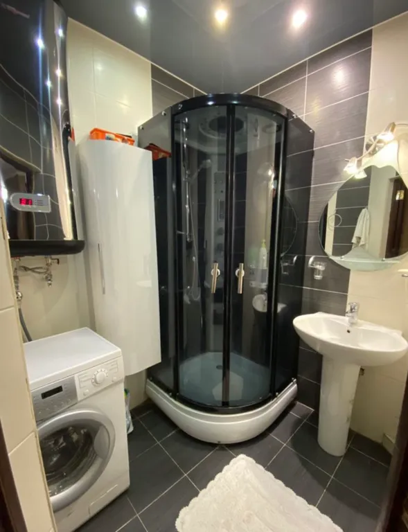 Четырехкомнатная квартира в центре г Сухум в 3х минутах от моря