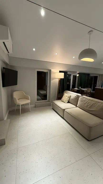 Двухуровневая квартира для семьи или компании с видом на горы