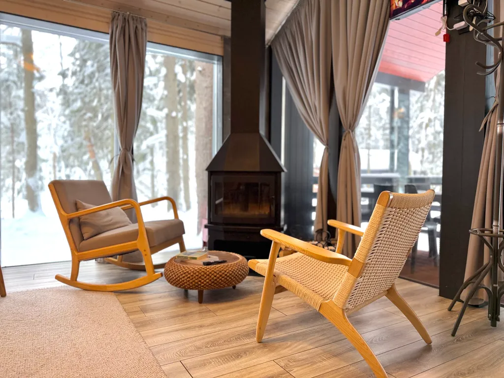 Просторный дом для компании с камином, сауной и общей зоной