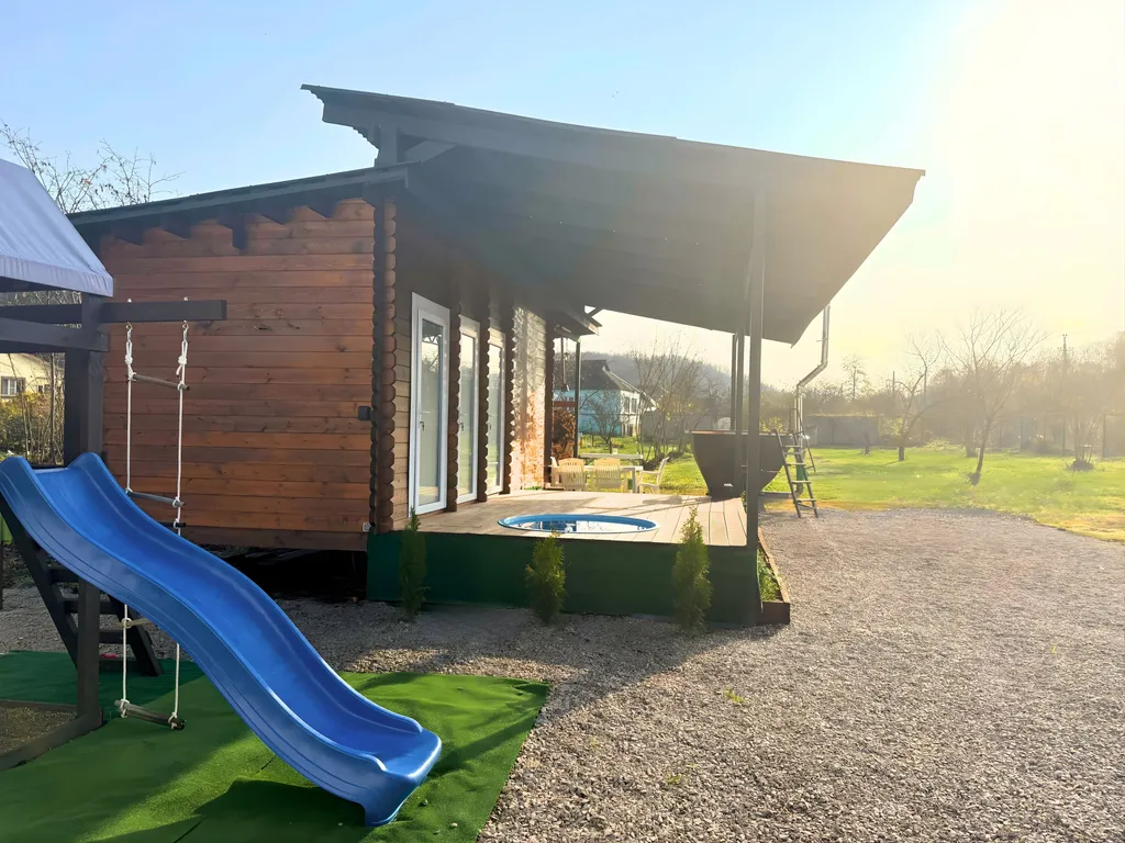 Дом с бассейном