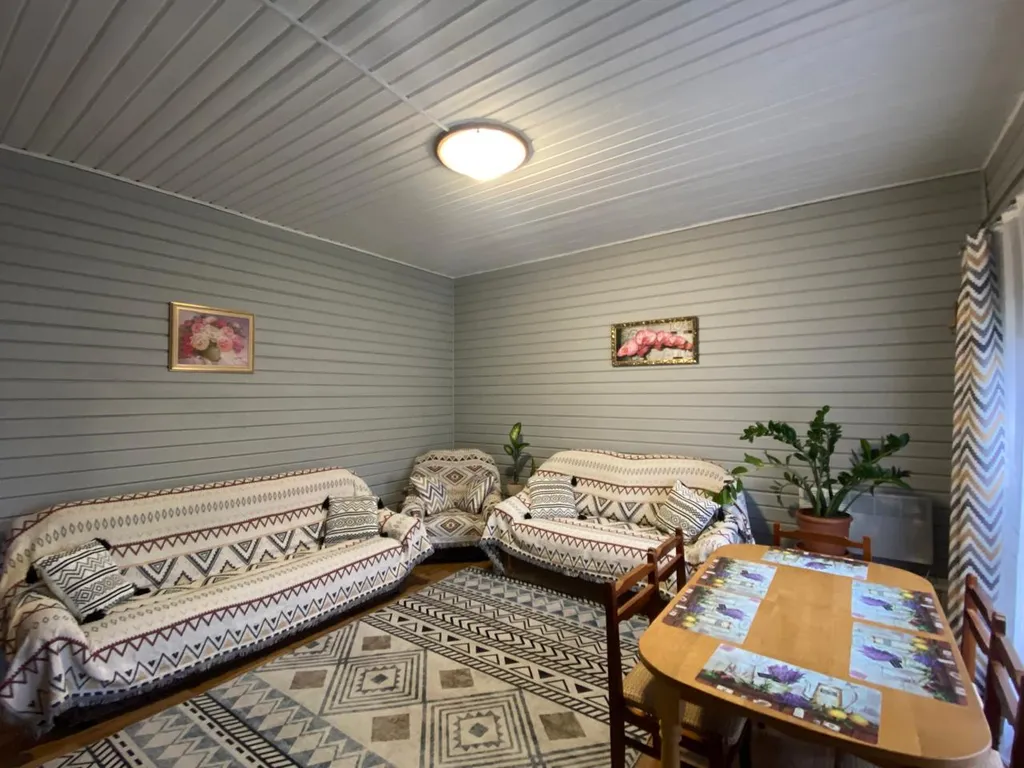 Уютный двухэтажный дом на берегу озера Селигер