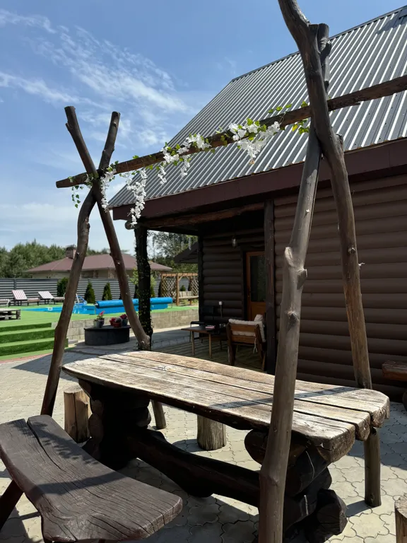 Дом с баней и бассейном