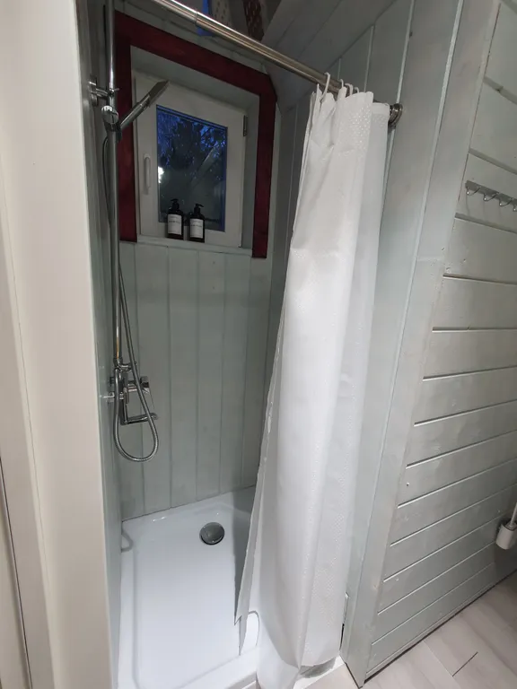 Уютный дом с видом на лес, рядом озеро, баня на территории