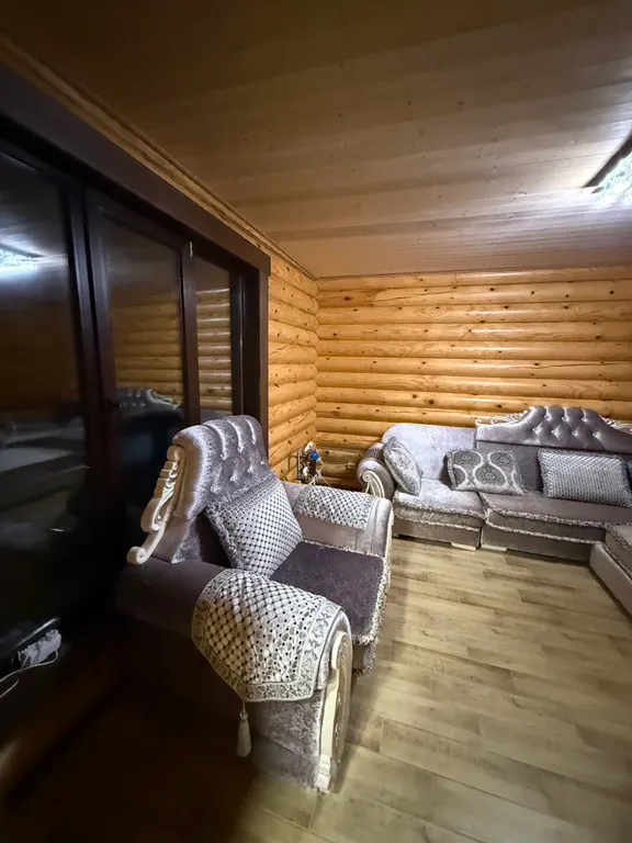 Двухэтажный дом из сруба а Теберде с баней с видом на горы и реку