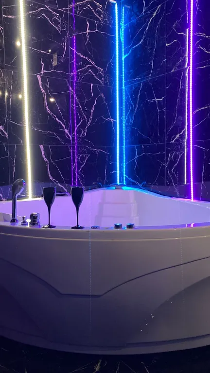 Уютная квартира для романтических встреч с огромным джакузи