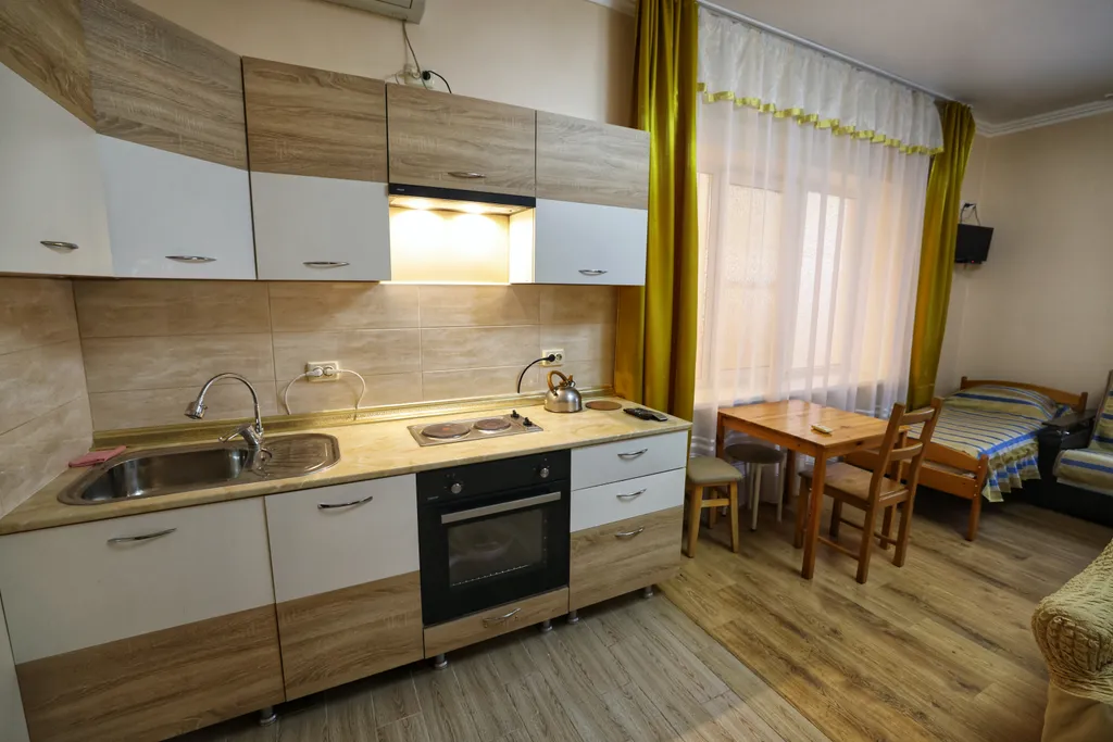 Квартира Квартира Трехместный номер с доп. местом без балкона с видом во двор с кухней — Лазаревское