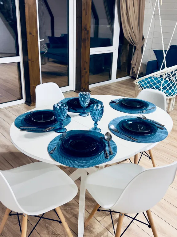 Афрейм с видом на лес рядом с горной рекой