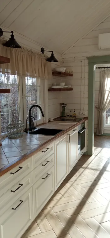 Дом с сауной на берегу реки