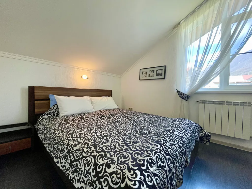 Коттедж в центре Красной Поляны с видом на горы