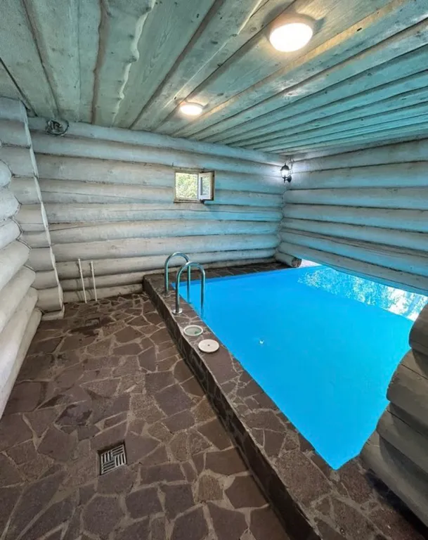 Новый рубленный дом в центре Ижевска, с баней и бассейном