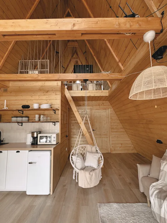 Уютный треугольный Ромашковый дом.