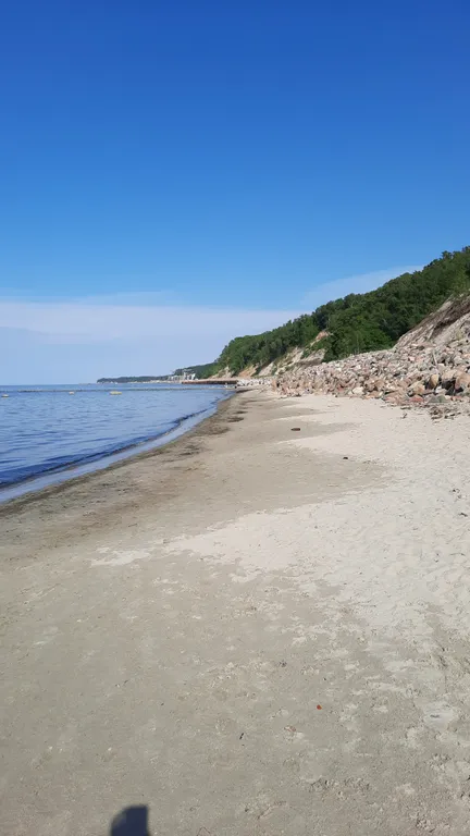 Новый стильный апартамент в двух шагах от моря с балконом и камином