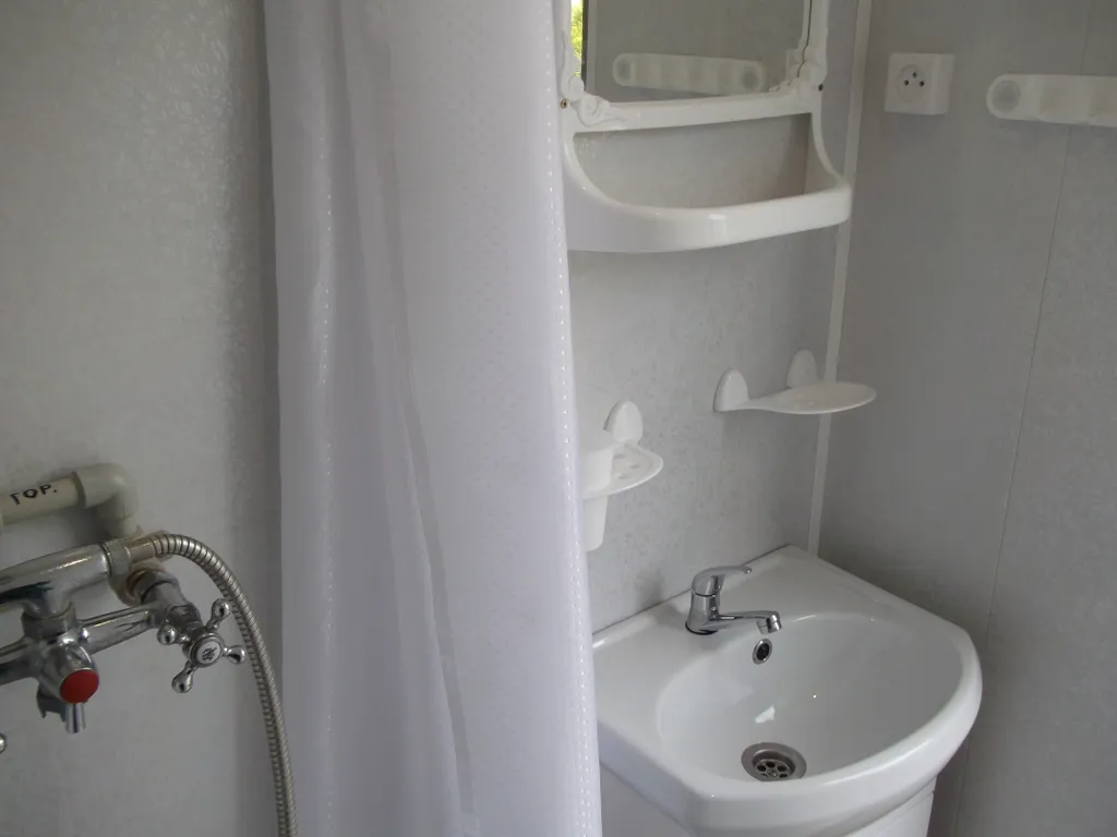 Часть дома с двумя комнатами