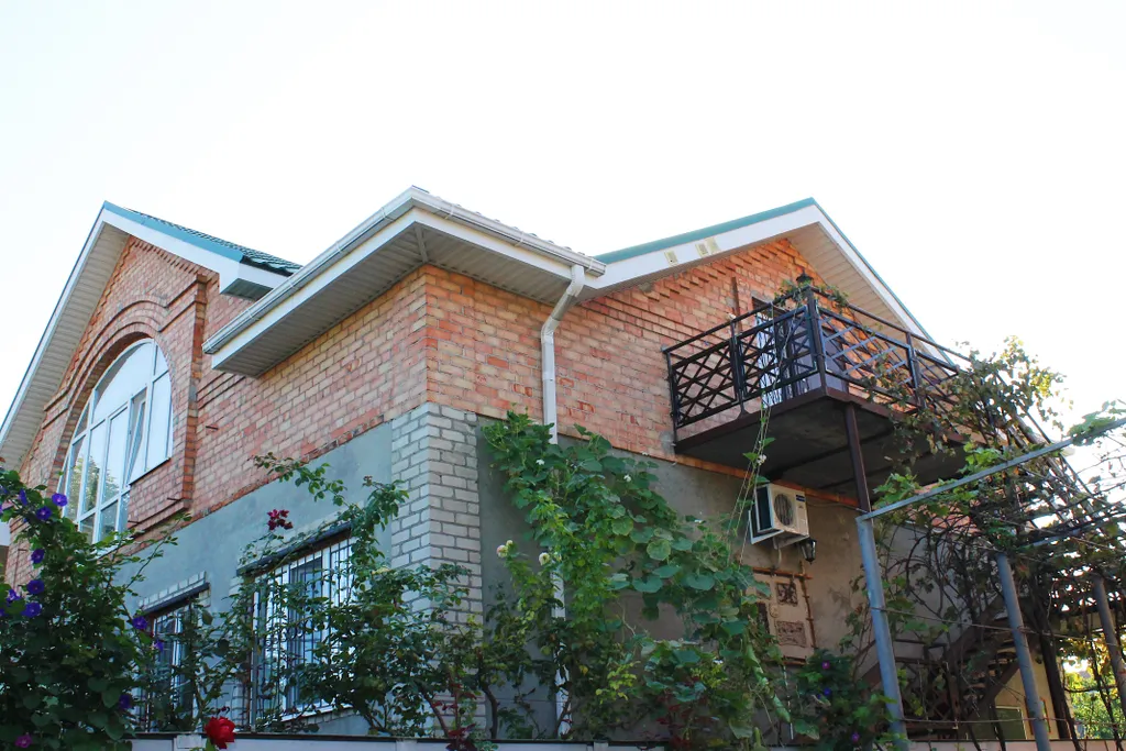 Коттедж у моря со своим двором до 11 человек, беседка, костровая чаша.