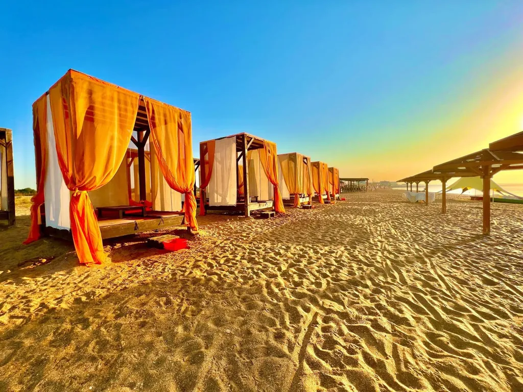 Уединенный трёхместный домик с queen size с собственным садом