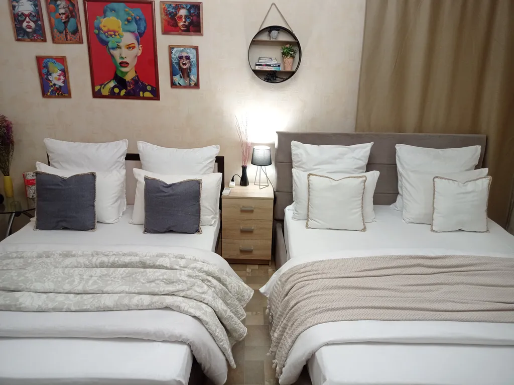 Просторная студия с двумя кроватями