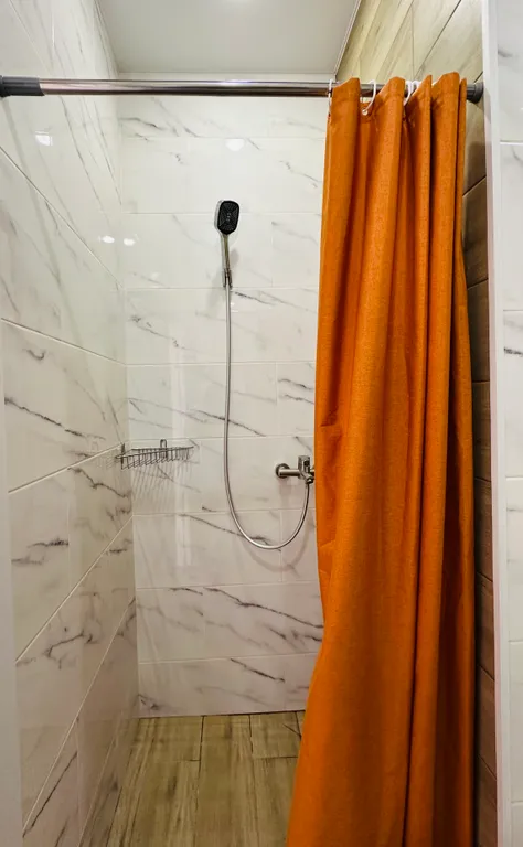 Яркая студия для троих