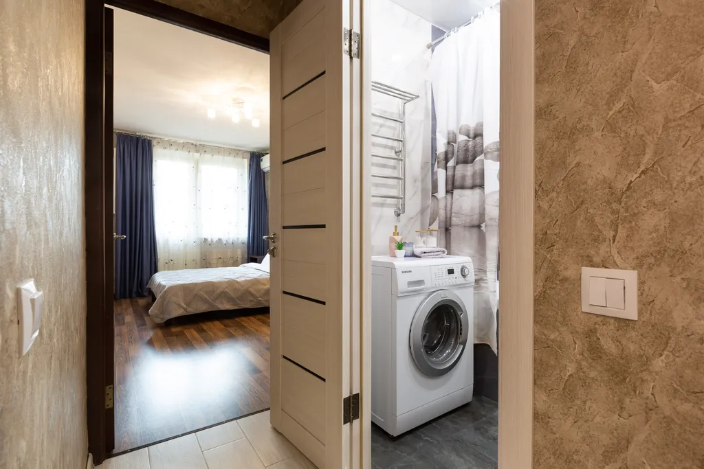 Рядом живописный пруд для зимних прогулок