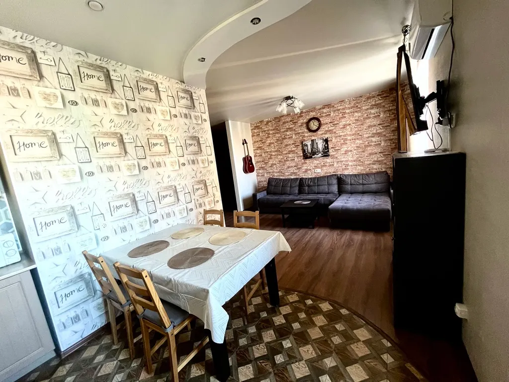 Видовая квартира в шаге от ТЦ Сити-Молл и горячих источников