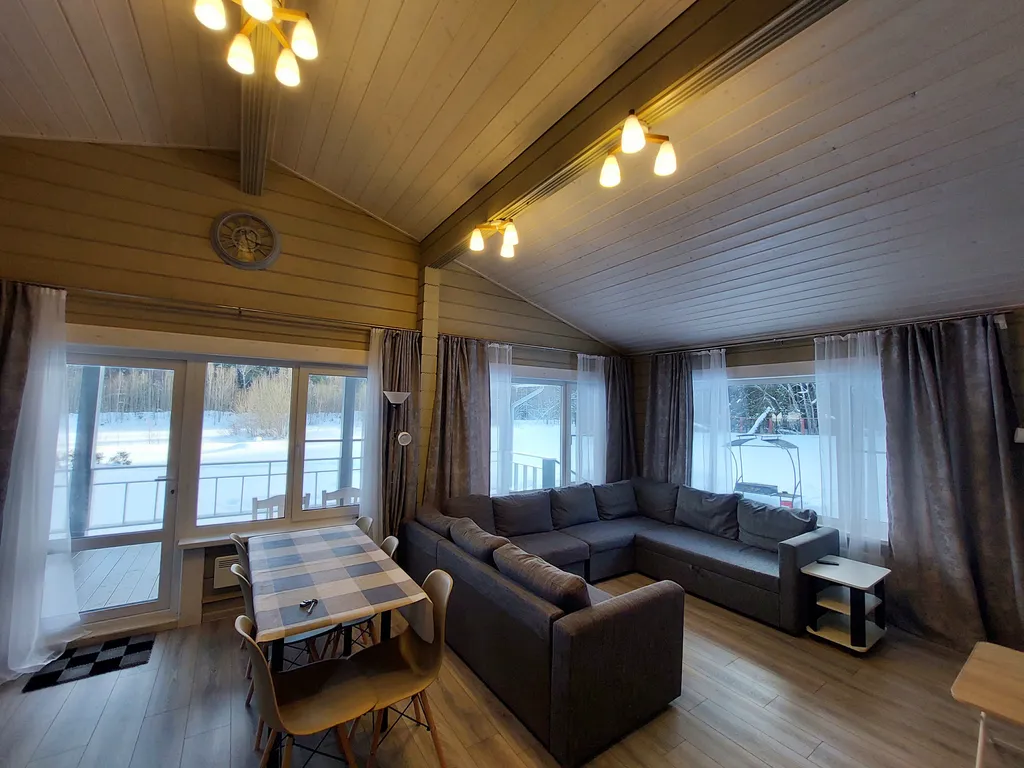 Коттедж Васнецово-озеро, коттедж на берегу озера в окружении леса — Ваньково