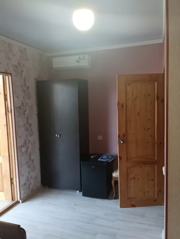 Коттедж Трёхместный номер со всеми удобствами — Сухум