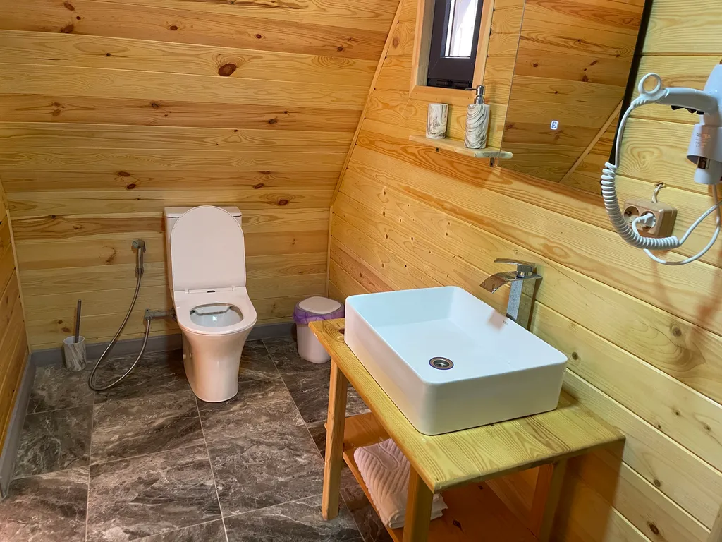 Атмосферные дома a-frame на берегу моря