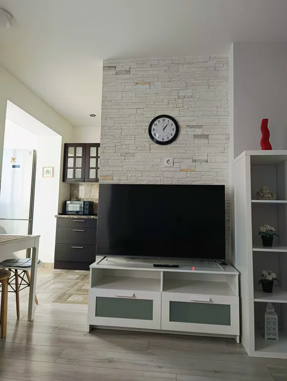 Двушка с большим телевизором