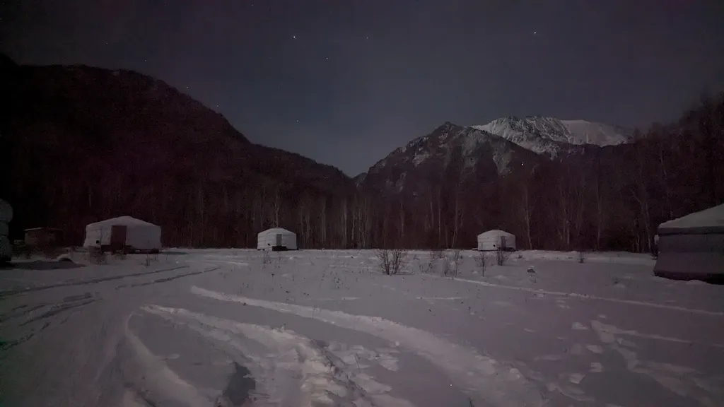 Юрта с панорамным окном