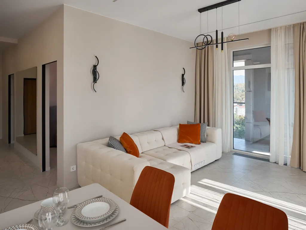 Современная, новая квартира с видом на горы