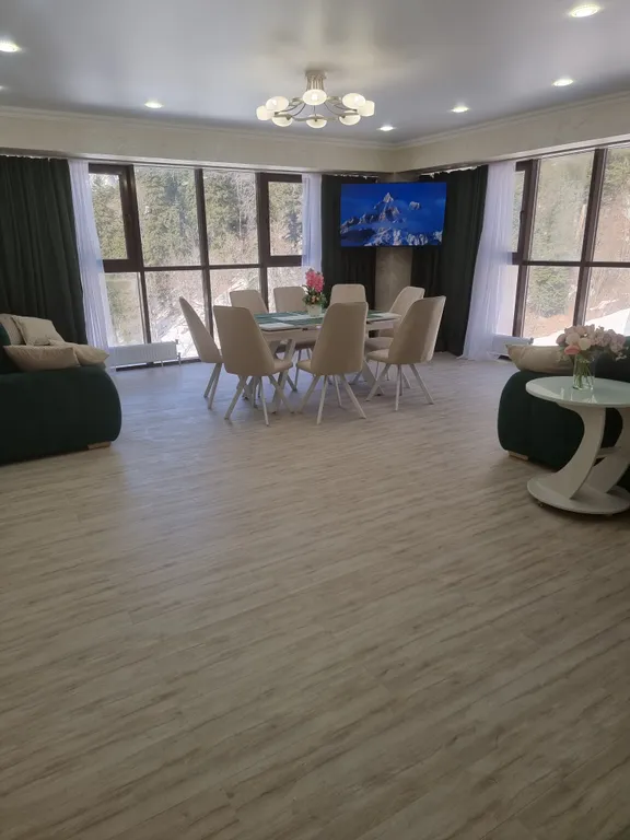 Апартаменты с панорамными видами на горы и лес в центре