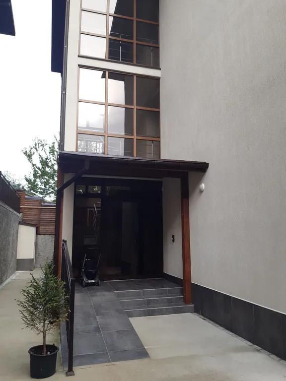 Квартира с отдельной спальней в центре