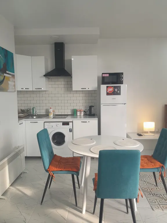 Уютная студия в центре с видом на горы