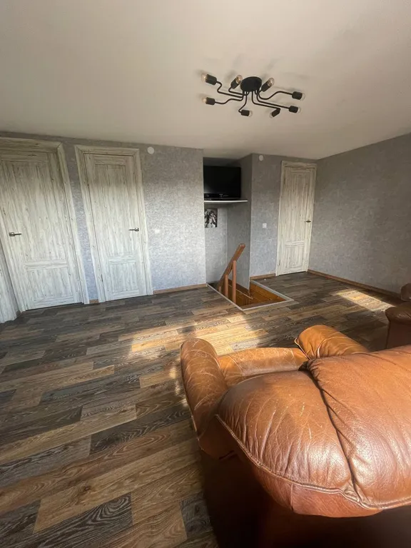 Дом с баней на берегу озера, в черте города