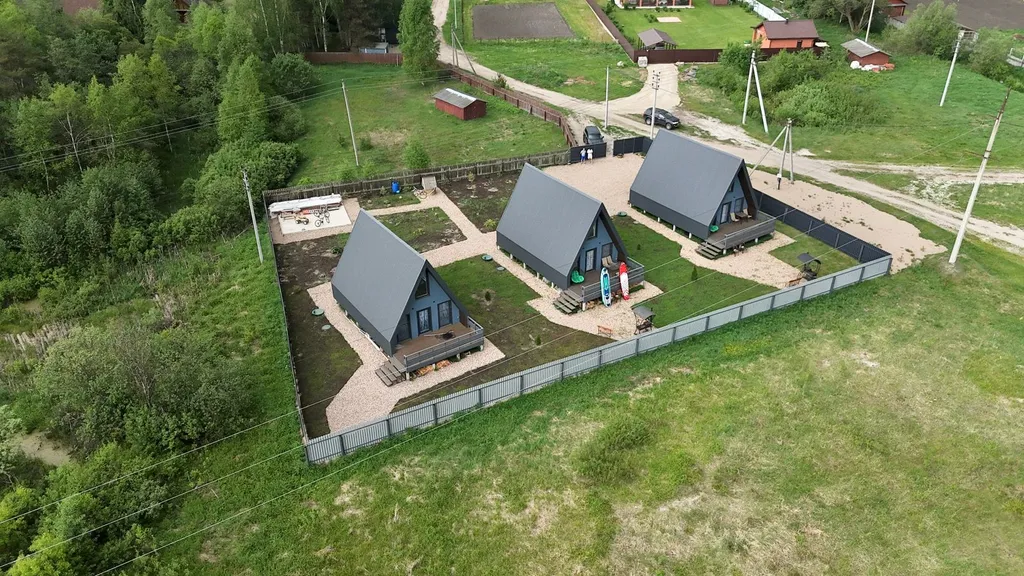 Новый дом на берегу реки