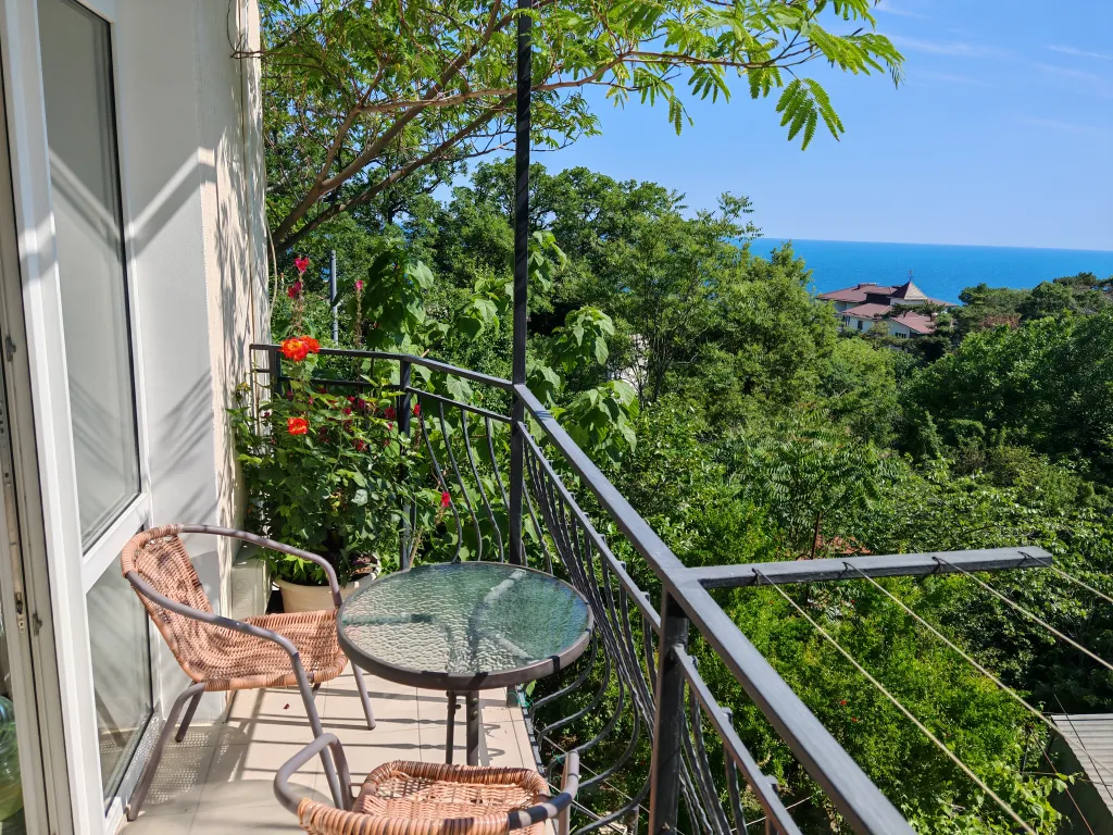 Уютная квартира с видом на море частном доме — аренда посуточно в Гаспра